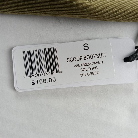 We Wore What Scoop Bodysuit Women's Size Small Green Ribbed Chain Belt Athletic - Picture 8 of 8